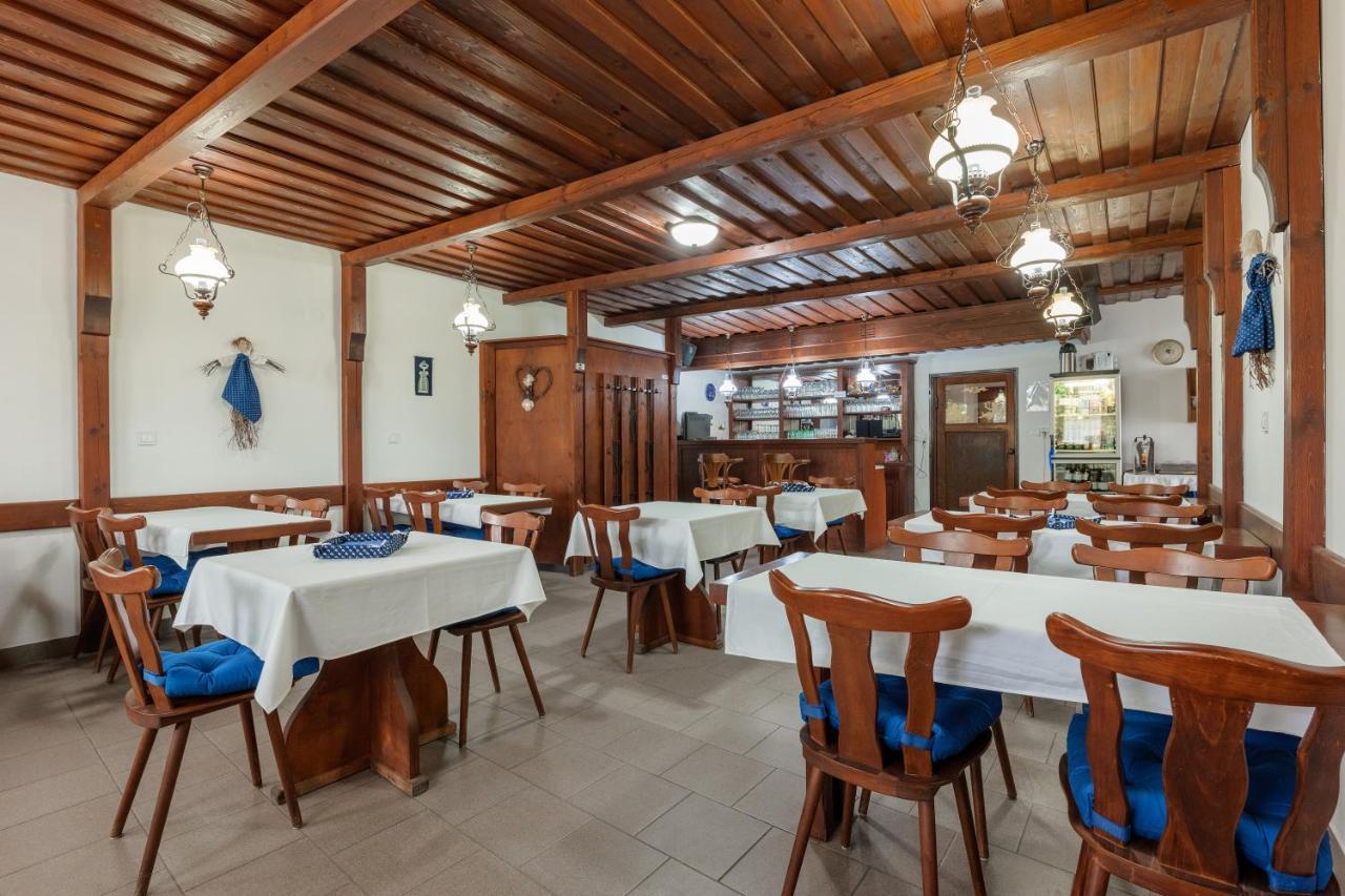 Penzion Posada Hotel Podivin Ngoại thất bức ảnh